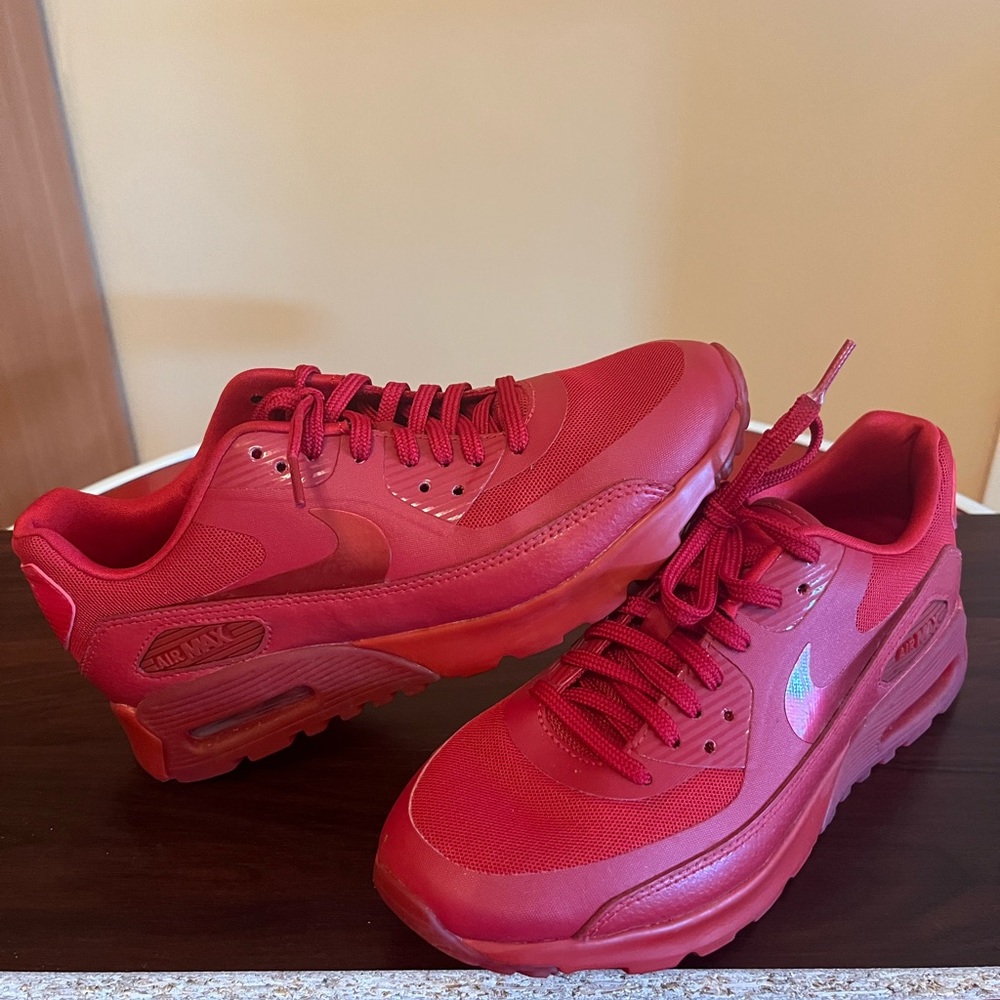 Nike Air Max 90 Ultra Essential sneakers in Gym Red. Ladies size 7